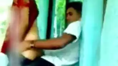 Tamil cheat wife illicit sex with friend of hubby outdoor caught on mms cam