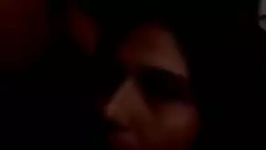 Desi slut shows off boobies and gives a XXX blowjob to the cameraman