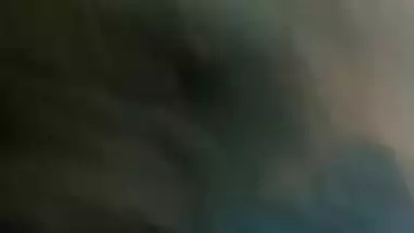 Amateur Desi whore gives a hot XXX blowjob to new boyfriend in the dark