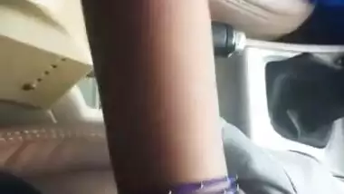 Inside car Bhabi ki chut m ungli ki or boobs dbaye and handjob too -2