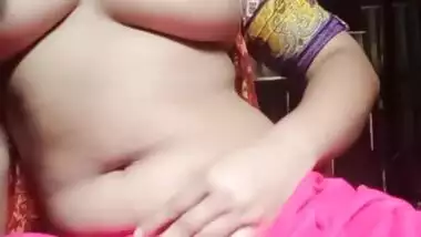 Fruit sex video. Horny girl is sexing with banana. Gorgeous women is liking pussy with fruit. sexy girl is masturbating(3)