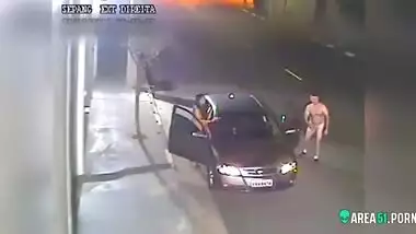 Risky and quick Indian sex on road in the center Mumbai, caught on cam