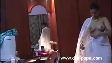 Telugu Aunty Wrapping Saree Around Nude Body