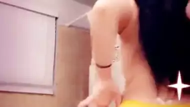 Such A Beautiful Girl showing her Beautiful Figure in Selfie Clip, Shaking her Ass