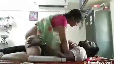 Dehati sex of Maharashtrian lady riding on her lover’s dick