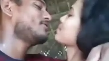 Desi couple kisses on the camera and porn video is around the corner