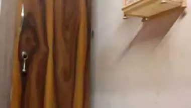 Tattooed cam girl nude pussy rubbing viral video call