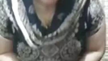 Indian aunty on video call (THICK AS FUCK) 