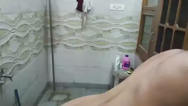 Xxx Hot Indian Bhabhi bathing openly but step brother in law watch her secretly touch her tight pussy fuck her hindi audio