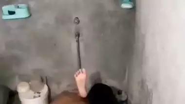 Indian sex MMS of a guy fucking his GF in the bathroom