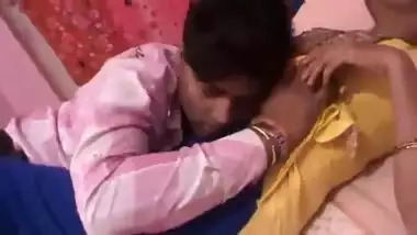 Cute tamil aunty kissing with boyfriend