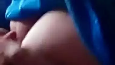 Indian pulls XXX sari up and guy touches her sex appealing boobs