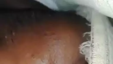 Desi housewife bares nipple but mustachioed guy licks it in XXX video